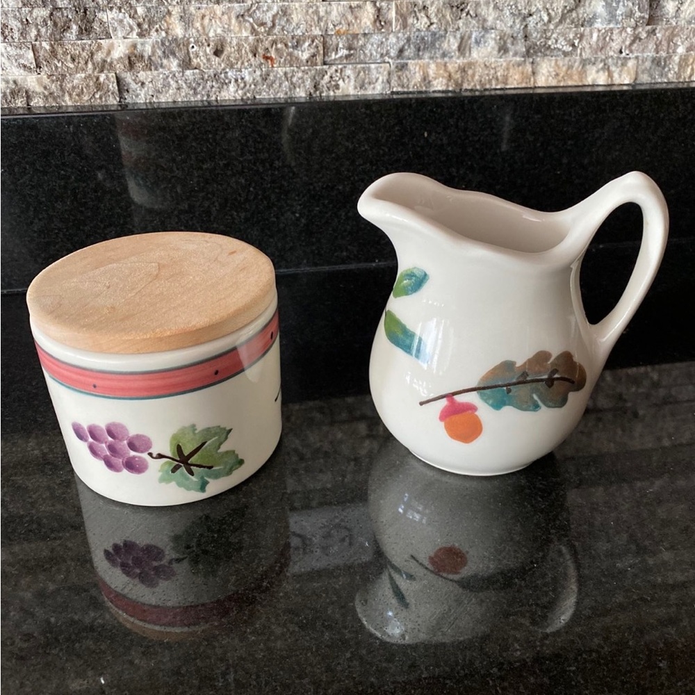 Hartstone woodland berries cream and sugar set